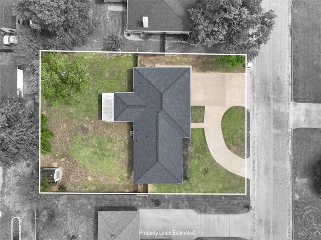 207 Briar Ridge Drive, Bellville, TX 77418