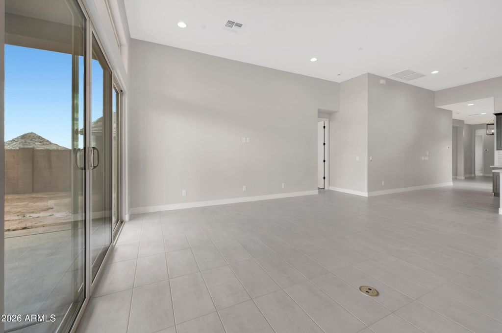 Image 4 of property listing at 32435 N 135TH Drive, Peoria, AZ 85383