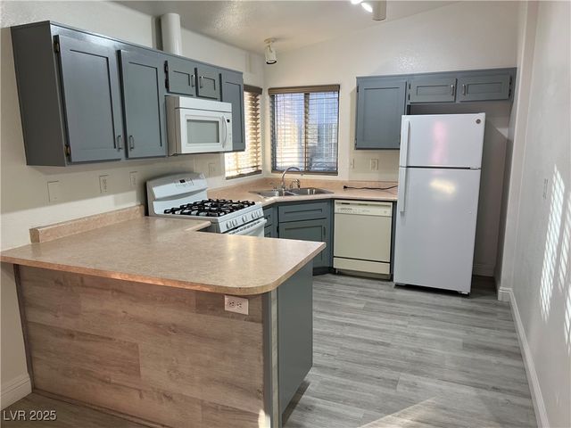 4231 Riverstone Avenue, Las Vegas, NV 89115