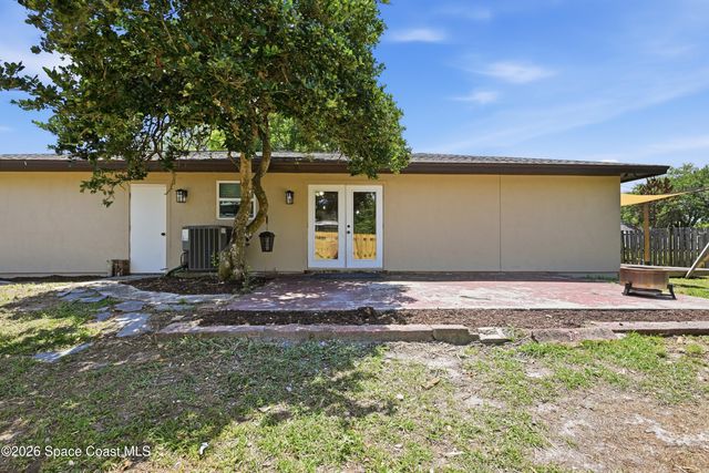 590 Auf Court NW, Palm Bay, FL 32907