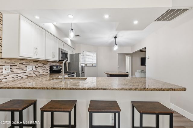 590 Auf Court NW, Palm Bay, FL 32907