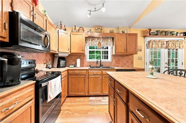 2109 Priya Street, Thomasville, NC 27360