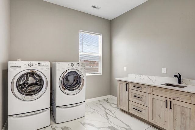 6304 Alderete Court NW, Albuquerque, NM 87120