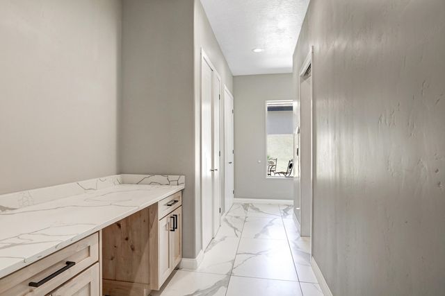 6304 Alderete Court NW, Albuquerque, NM 87120