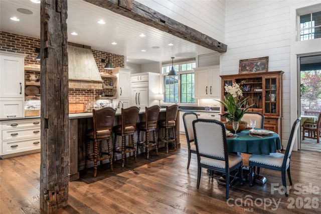 18 Fairsted Drive, Asheville, NC 28803