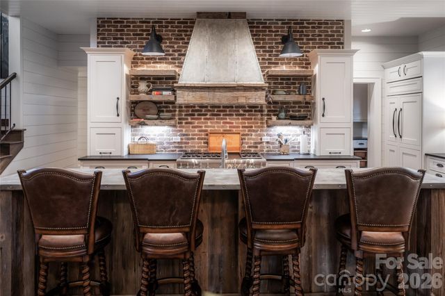 18 Fairsted Drive, Asheville, NC 28803