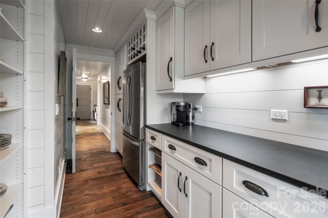 18 Fairsted Drive, Asheville, NC 28803