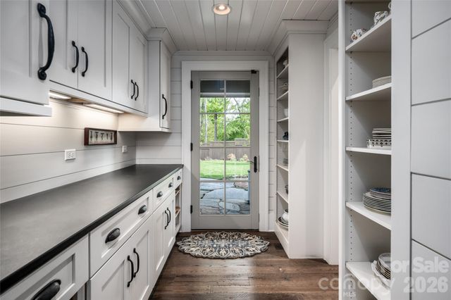 18 Fairsted Drive, Asheville, NC 28803