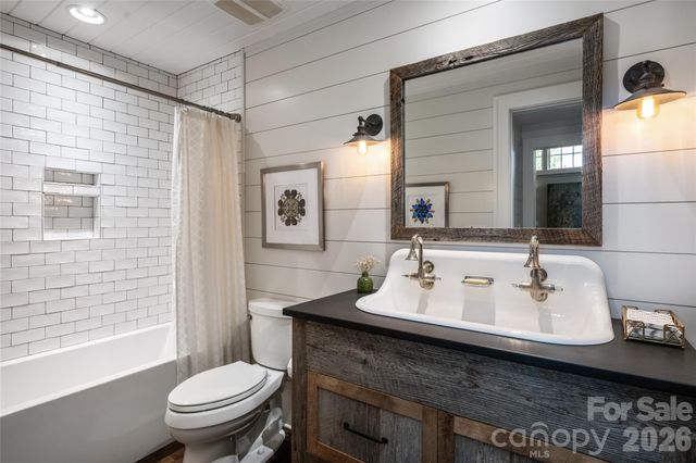 18 Fairsted Drive, Asheville, NC 28803
