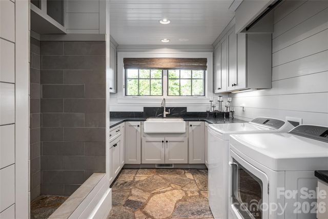 18 Fairsted Drive, Asheville, NC 28803
