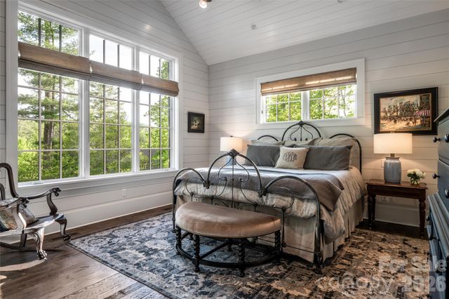 18 Fairsted Drive, Asheville, NC 28803