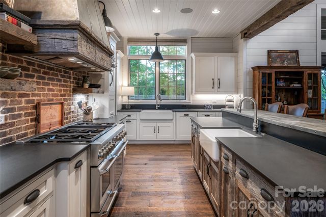 18 Fairsted Drive, Asheville, NC 28803