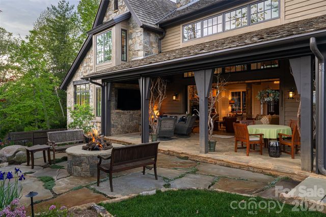 18 Fairsted Drive, Asheville, NC 28803