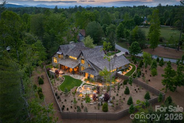 18 Fairsted Drive, Asheville, NC 28803