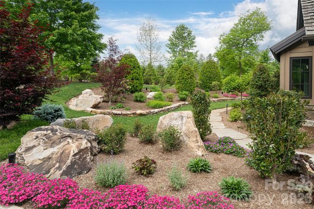 18 Fairsted Drive, Asheville, NC 28803