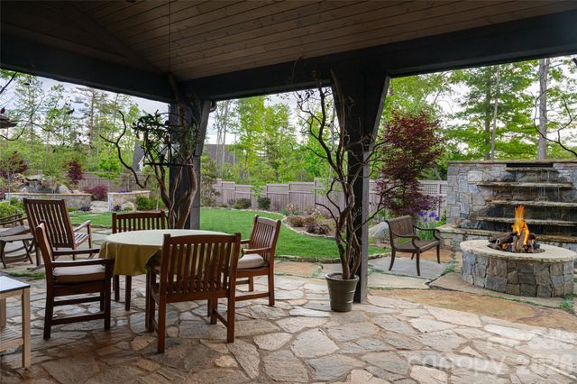 18 Fairsted Drive, Asheville, NC 28803