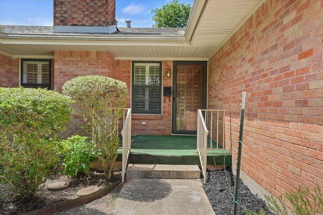 849 Berkinshire Drive, Dallas, TX 75218
