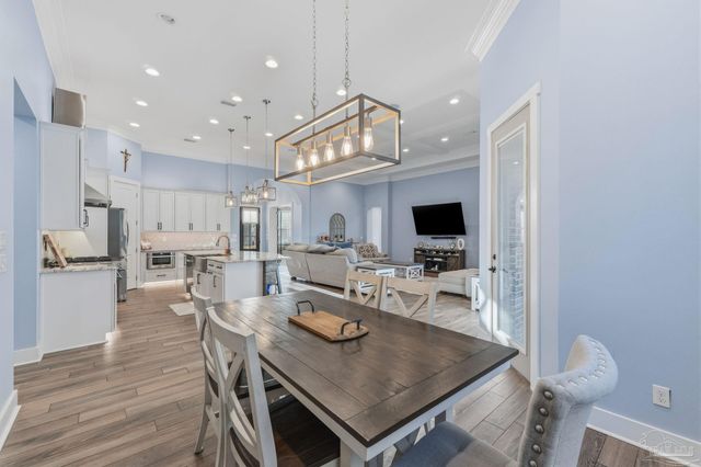 2018 Rambling Oaks Dr, Cantonment, FL 32533