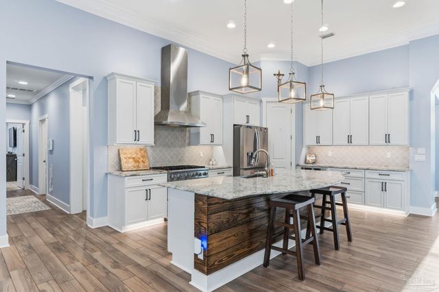 2018 Rambling Oaks Dr, Cantonment, FL 32533