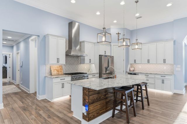 2018 Rambling Oaks Dr, Cantonment, FL 32533