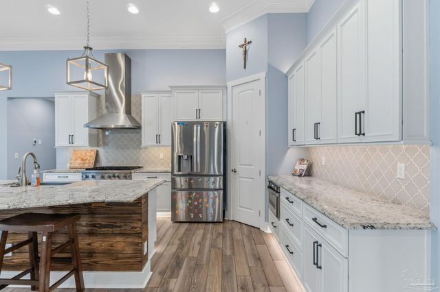 2018 Rambling Oaks Dr, Cantonment, FL 32533