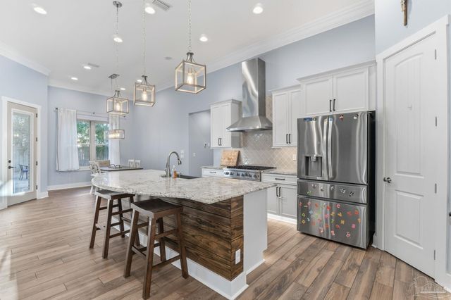 2018 Rambling Oaks Dr, Cantonment, FL 32533