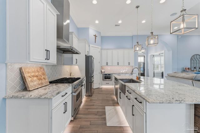 2018 Rambling Oaks Dr, Cantonment, FL 32533