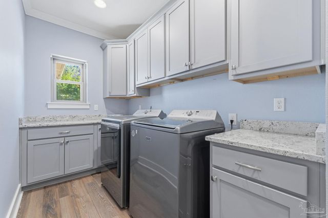 2018 Rambling Oaks Dr, Cantonment, FL 32533