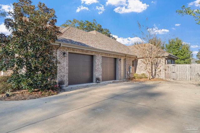 2018 Rambling Oaks Dr, Cantonment, FL 32533