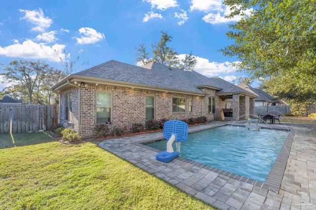 2018 Rambling Oaks Dr, Cantonment, FL 32533