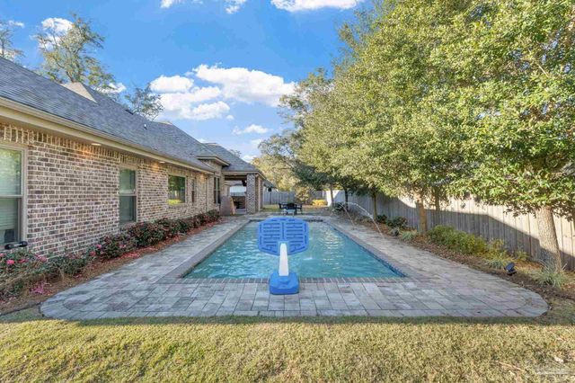 2018 Rambling Oaks Dr, Cantonment, FL 32533