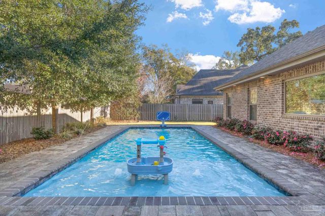 2018 Rambling Oaks Dr, Cantonment, FL 32533