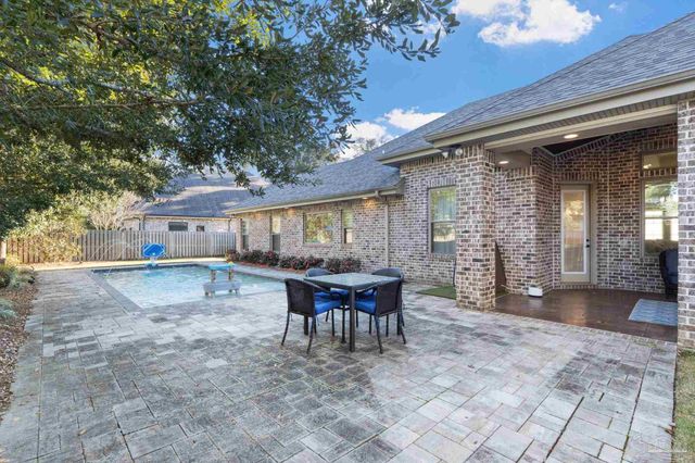 2018 Rambling Oaks Dr, Cantonment, FL 32533