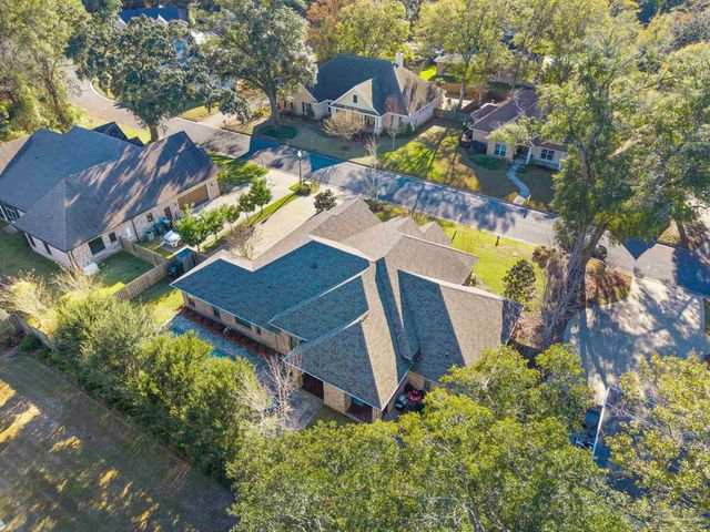 2018 Rambling Oaks Dr, Cantonment, FL 32533
