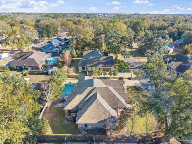 2018 Rambling Oaks Dr, Cantonment, FL 32533