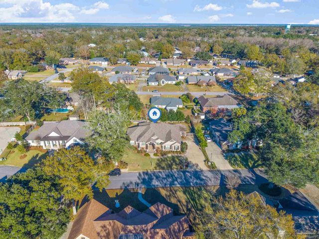 2018 Rambling Oaks Dr, Cantonment, FL 32533