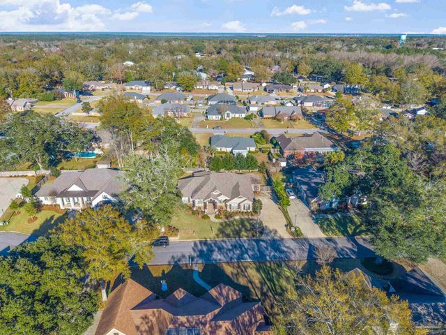 2018 Rambling Oaks Dr, Cantonment, FL 32533
