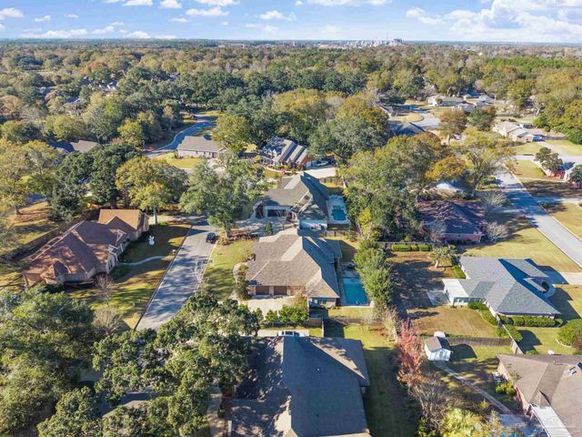 2018 Rambling Oaks Dr, Cantonment, FL 32533