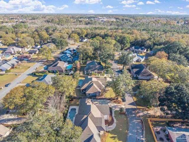 2018 Rambling Oaks Dr, Cantonment, FL 32533