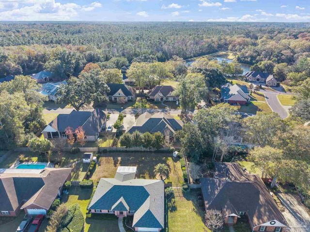 2018 Rambling Oaks Dr, Cantonment, FL 32533