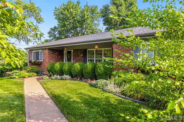 11201 Trieste Drive, St Louis, MO 63146