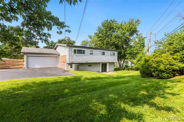 11201 Trieste Drive, St Louis, MO 63146