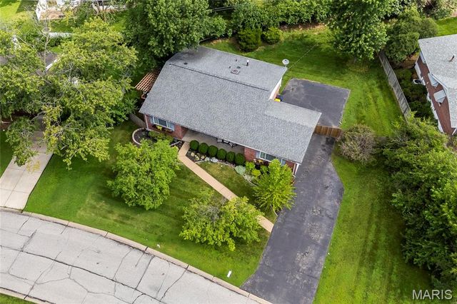 11201 Trieste Drive, St Louis, MO 63146