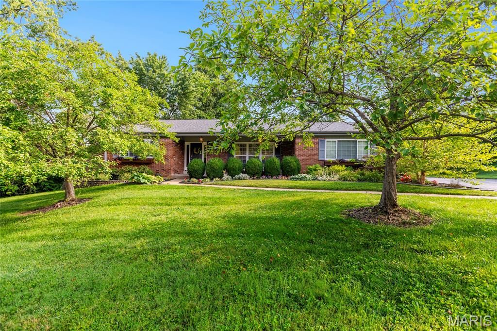 11201 Trieste Drive, St Louis, MO 63146