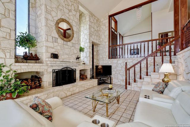 17050 Sunridge Pt, Helotes, TX 78023