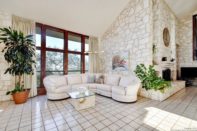 17050 Sunridge Pt, Helotes, TX 78023