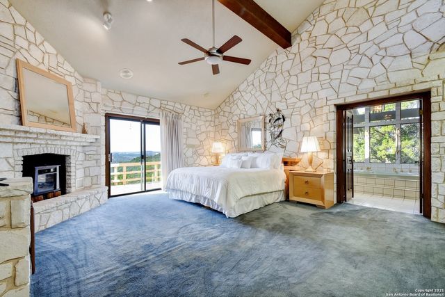 17050 Sunridge Pt, Helotes, TX 78023