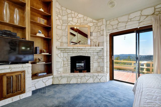 17050 Sunridge Pt, Helotes, TX 78023