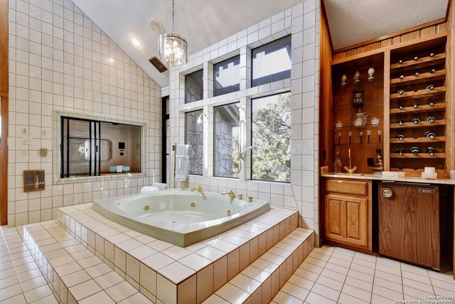 17050 Sunridge Pt, Helotes, TX 78023