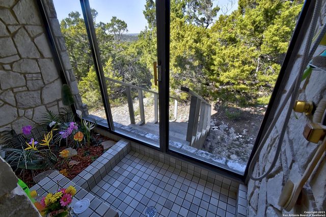 17050 Sunridge Pt, Helotes, TX 78023